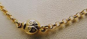 collana d'oro con coccinella